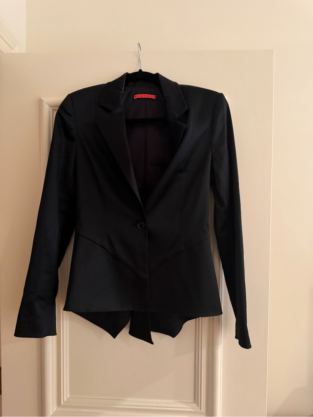Alice + Olivia Black Tailored Single-Button Blazer